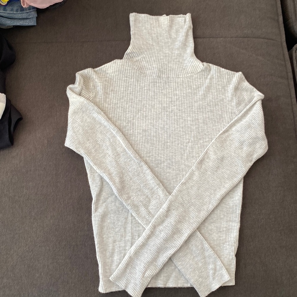 Brandy Melville lightweight turtleneck.